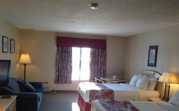 Petawawa River Inn & Suites image 11